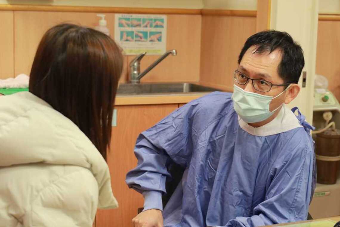 便秘跨海求救 醫師勸別用大腦跟腸子打架