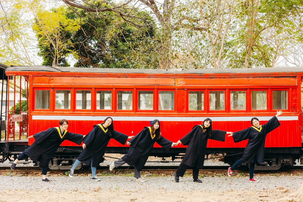 車庫園區拍畢業照正夯