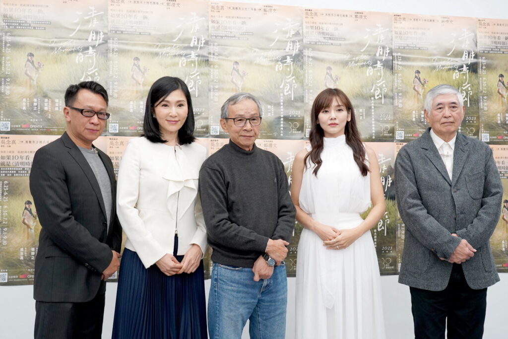導演吳念真與游安順、張玉嬿、張靜之、柯一正出席《清明時節》2023昇華版全新卡司讀劇記者會(綠光劇團提供)