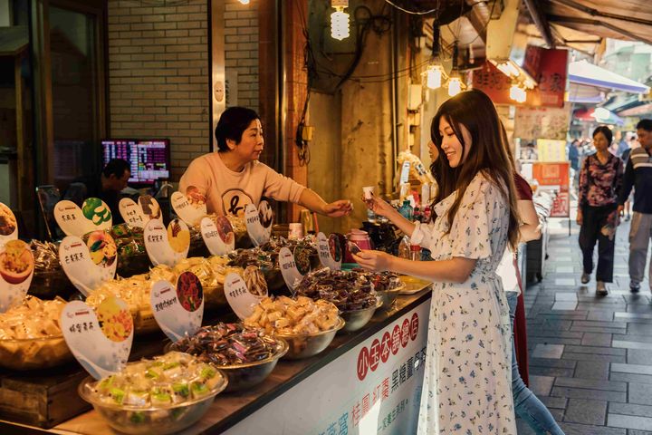 228連假/等你來玩!安坑輕軌遊、新莊光雕、萬金杜鵑展、九份紅燈籠祭