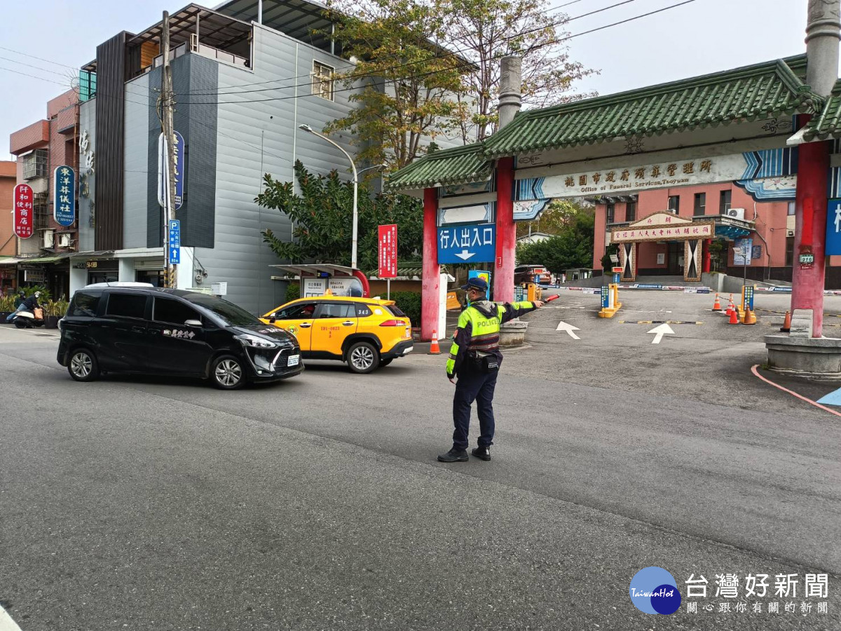 因應228連假提前掃墓人車潮,桃警期前規劃管制疏導。