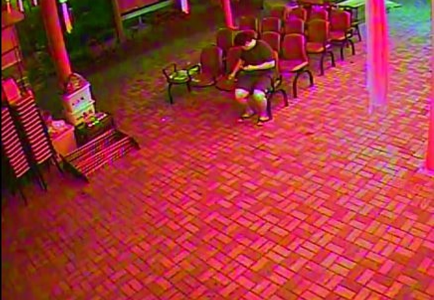 ▲ 呂嫌行竊後,還在土地公廟前清點贓款 (圖/台中市警察局 提供)