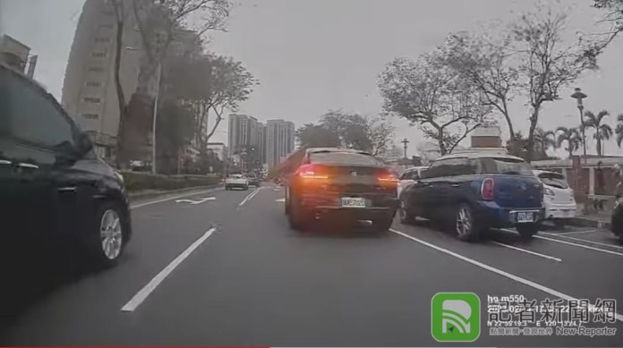 併排停車不誇張併三排在這裡也很常見 網友:不看先猜是台南