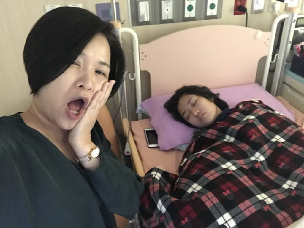 資深媒體人楊月娥以樂觀的心情擔任照顧者
