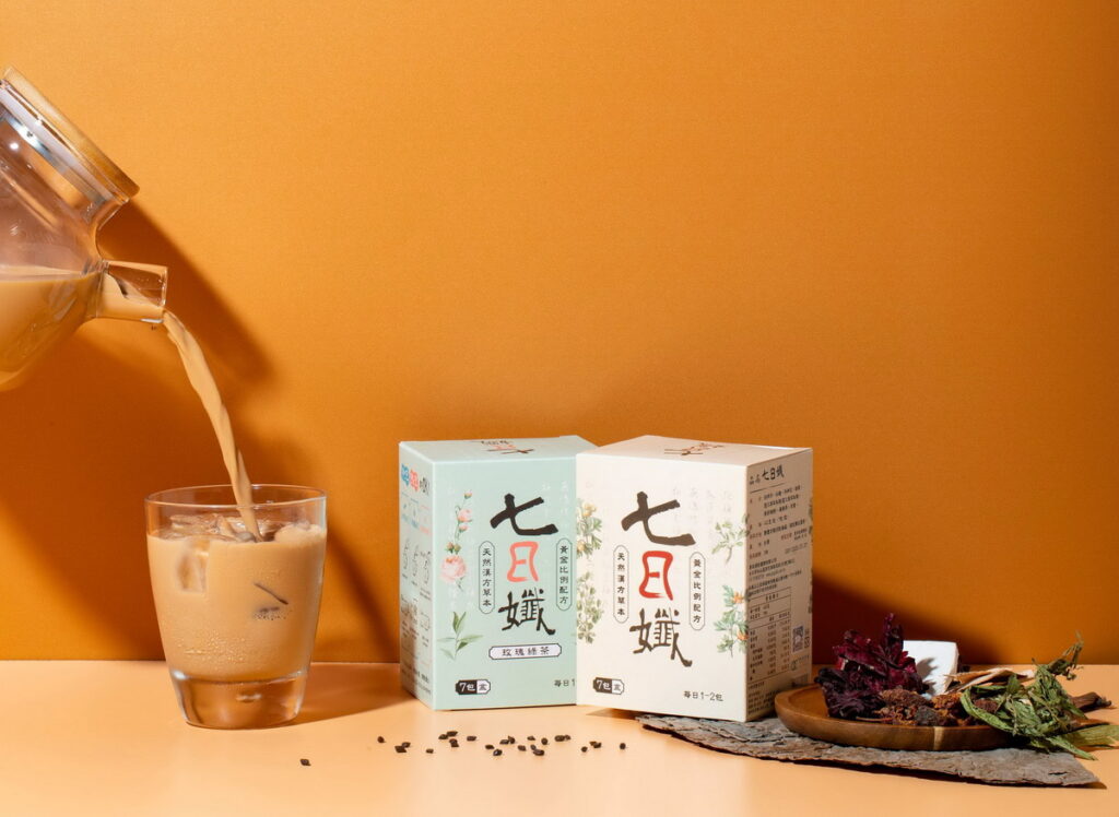 烏龍奶茶”採特選台灣焙香烏龍香氣濃厚、“港式奶茶“微苦與甘味迴盪的絲滑大人味!(NT.70)