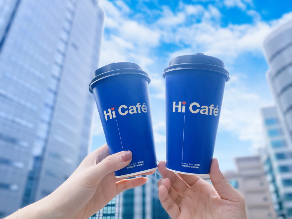 3月1日開工日,萊爾富祭出Hi Café特濃美式、特濃拿鐵,第2杯只要「1元」的超殺優惠;另買兩杯大杯拿鐵再加送1杯大杯炭焙鐵觀音拿鐵。