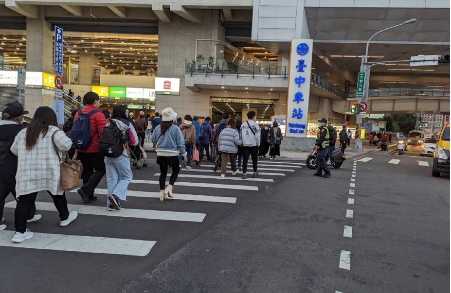 ▲ 迎接228連假，中警三分局於轄區熱點預先規劃交通疏導警力 (圖/台中市警察局 提供)
