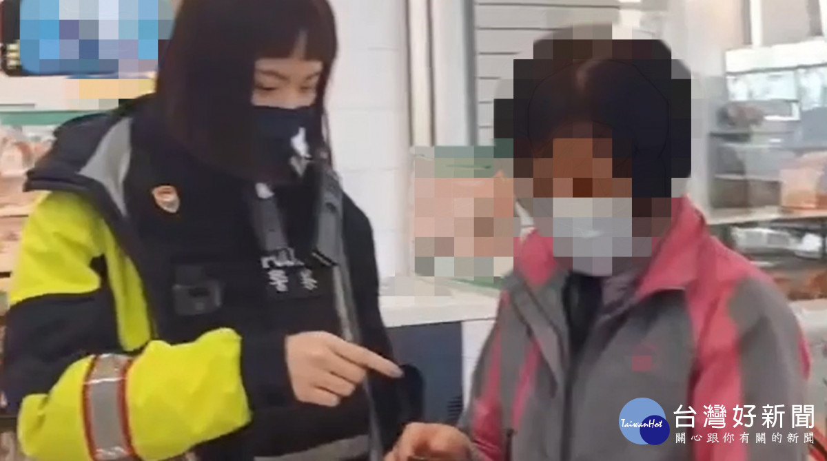 老婦超商買大額遊戲點數,機警店員與警共阻詐。