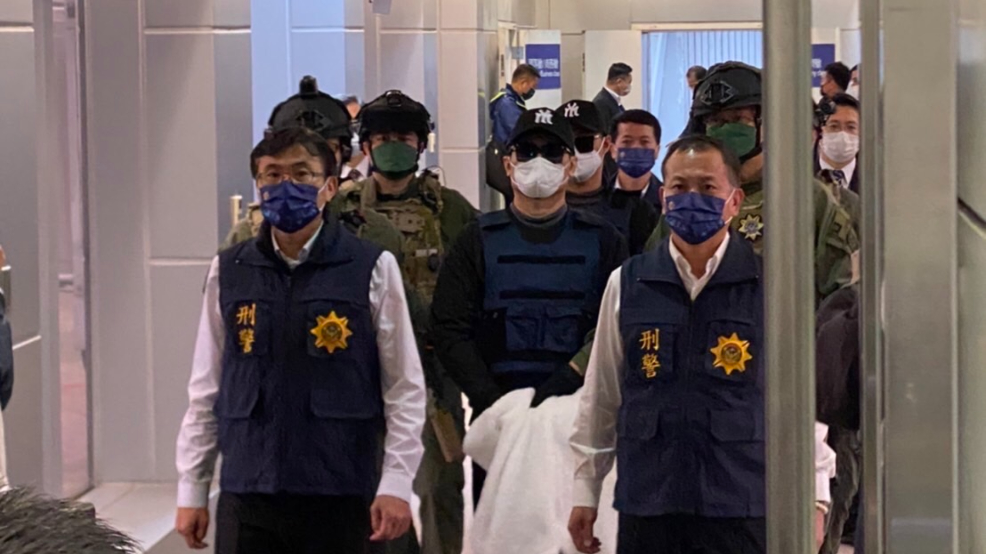 孔祥志、洪政軍逃亡中國遭逮,25日下午押解回台。警方提供