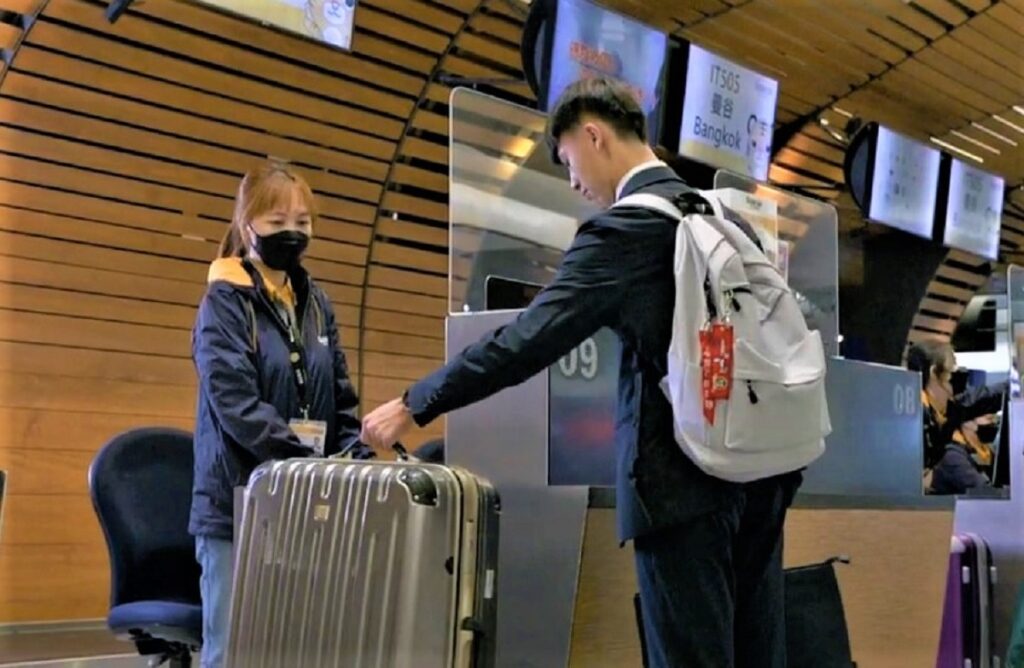 朝陽科大「航空運務系」今年首度加入招生行列,專門培育空勤、地勤及運輸專業人才,成為大博會新亮點(圖/朝陽科大提供)