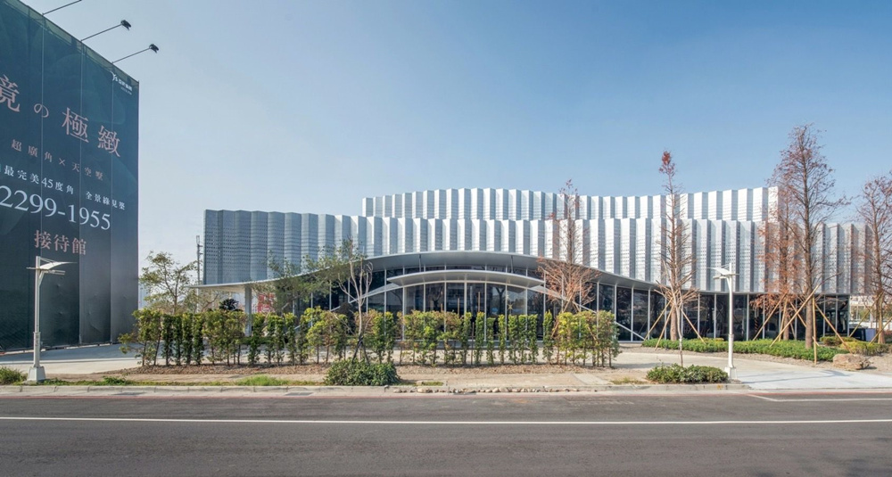 「亞昕一緻」接待中心外觀亦相當醒目。(圖/維昕國際提供)