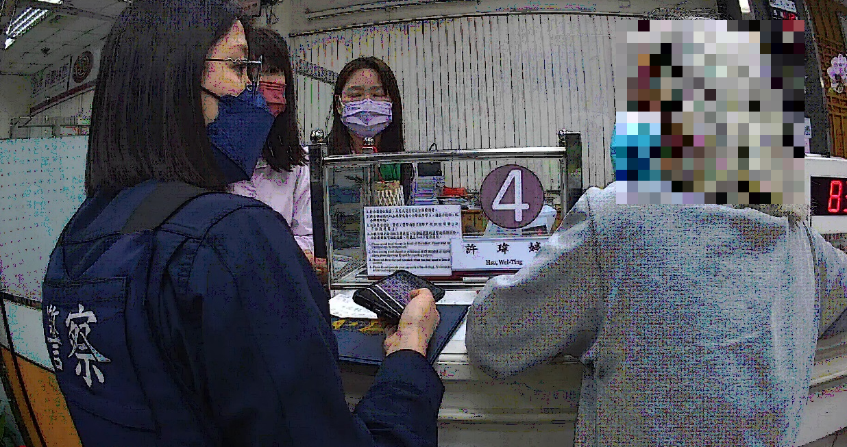 中市警五分局四平派出所日前成功阻詐守住老婦人400萬。(圖/記者謝榮浤翻攝) 