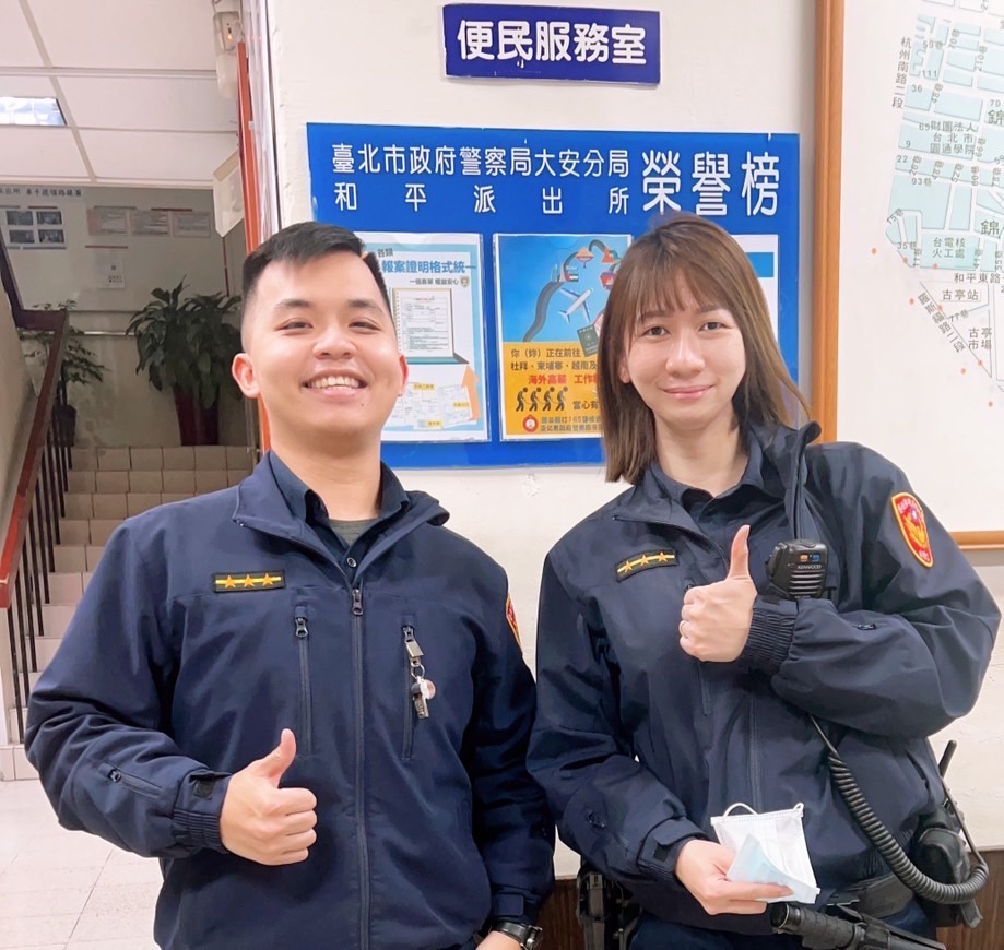 和平東路派出所警員楊享蒴、潘育志成功阻詐。(記者林金聖翻攝)