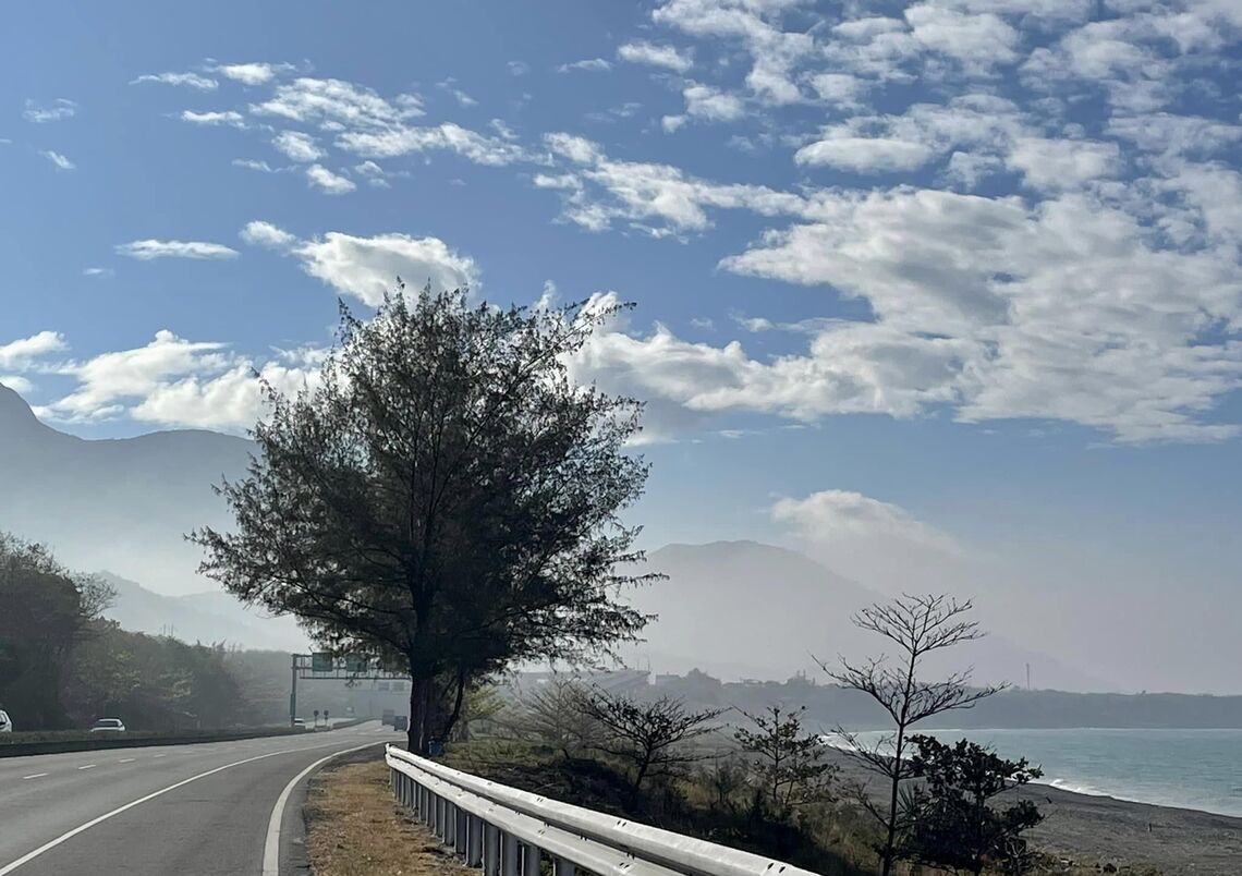 西部高雄屏東地區最近空氣品質不佳，看山最清楚