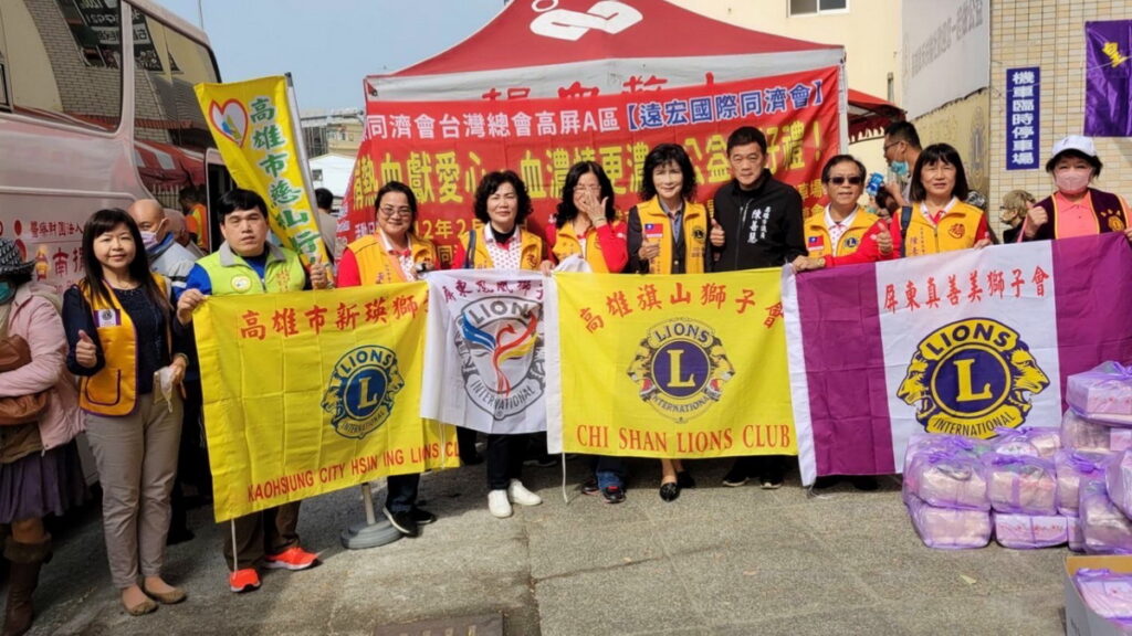 (左一)高雄市海峽金融研訓協會理事長陳燕眉