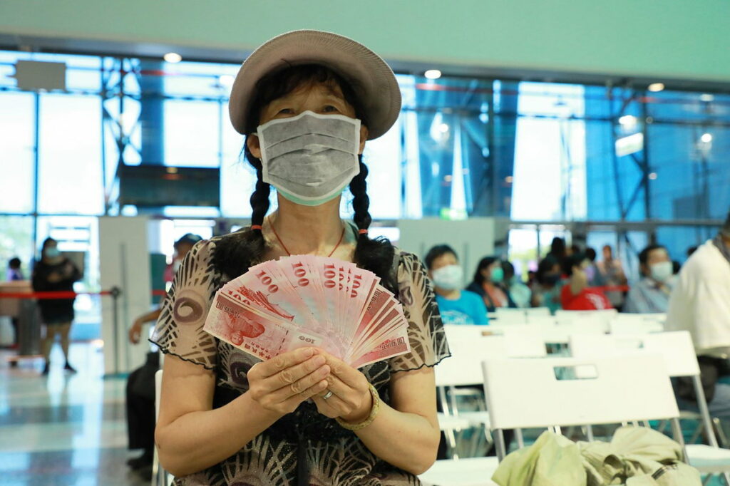 滿千送百活動 領取1號號碼牌民眾