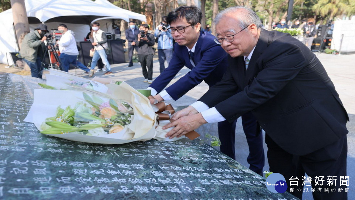 ▲高市府於於二二八和平紀念公園舉行「高雄市二二八事件76周年追思紀念儀式」。(圖/記者 許高祥 翻攝)