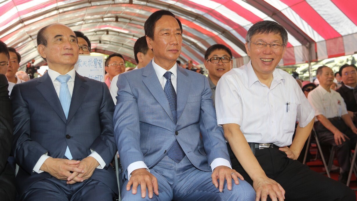民眾黨前立委蔡壁如日前表示,社會對郭台銘(中)、柯文哲(右)合作抱有期待。資料照片/台北市政府提供