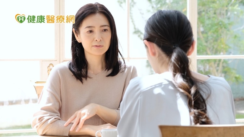 父母情緒不成熟 保護自己,解開親情的束縛