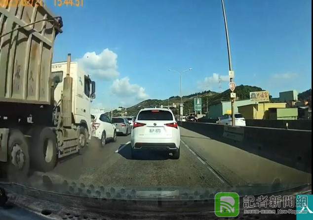 台61線大貨車煞不及追撞前車釀7傷 驚險畫面曝光