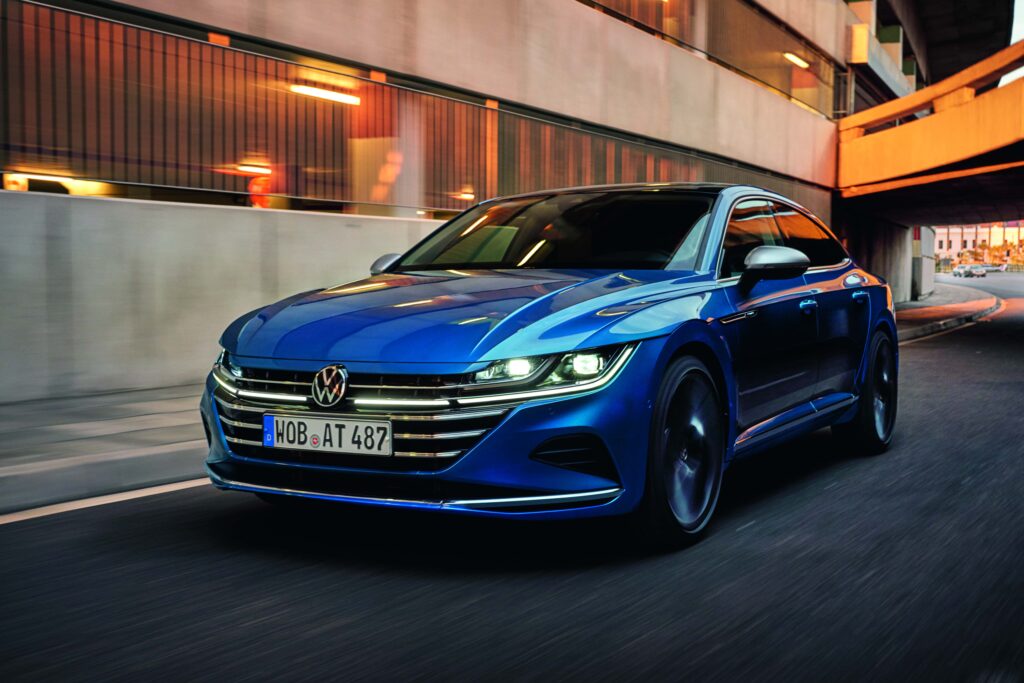 品牌旗艦The-Arteon-330-TSI-Elegance-Premium以及R-Line車型,享120萬36期低利率貸款方案。