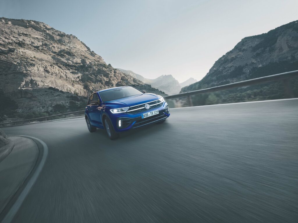 品牌旗艦The-Arteon-330-TSI-Elegance-Premium以及R-Line車型,享120萬36期低利率貸款方案。