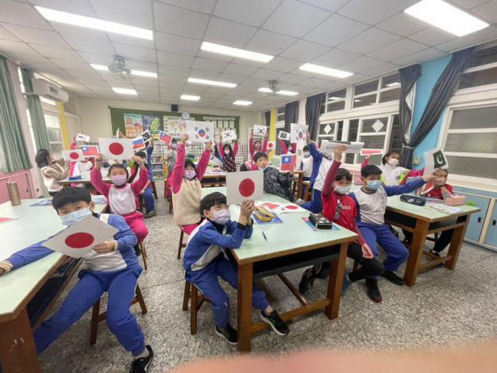 嘉市僑平與四國學生視訊