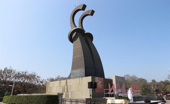 雲林二二八和平紀念園追思 敲響和平鐘聲施放氣球祈福