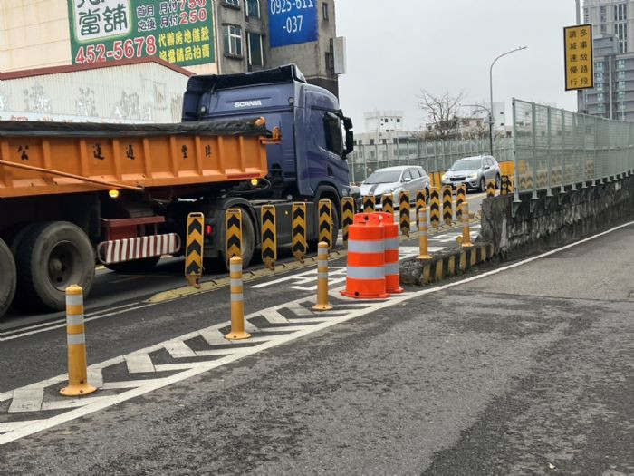 道路安全防護再升級，交通防撞筒緩衝撞擊減傷亡