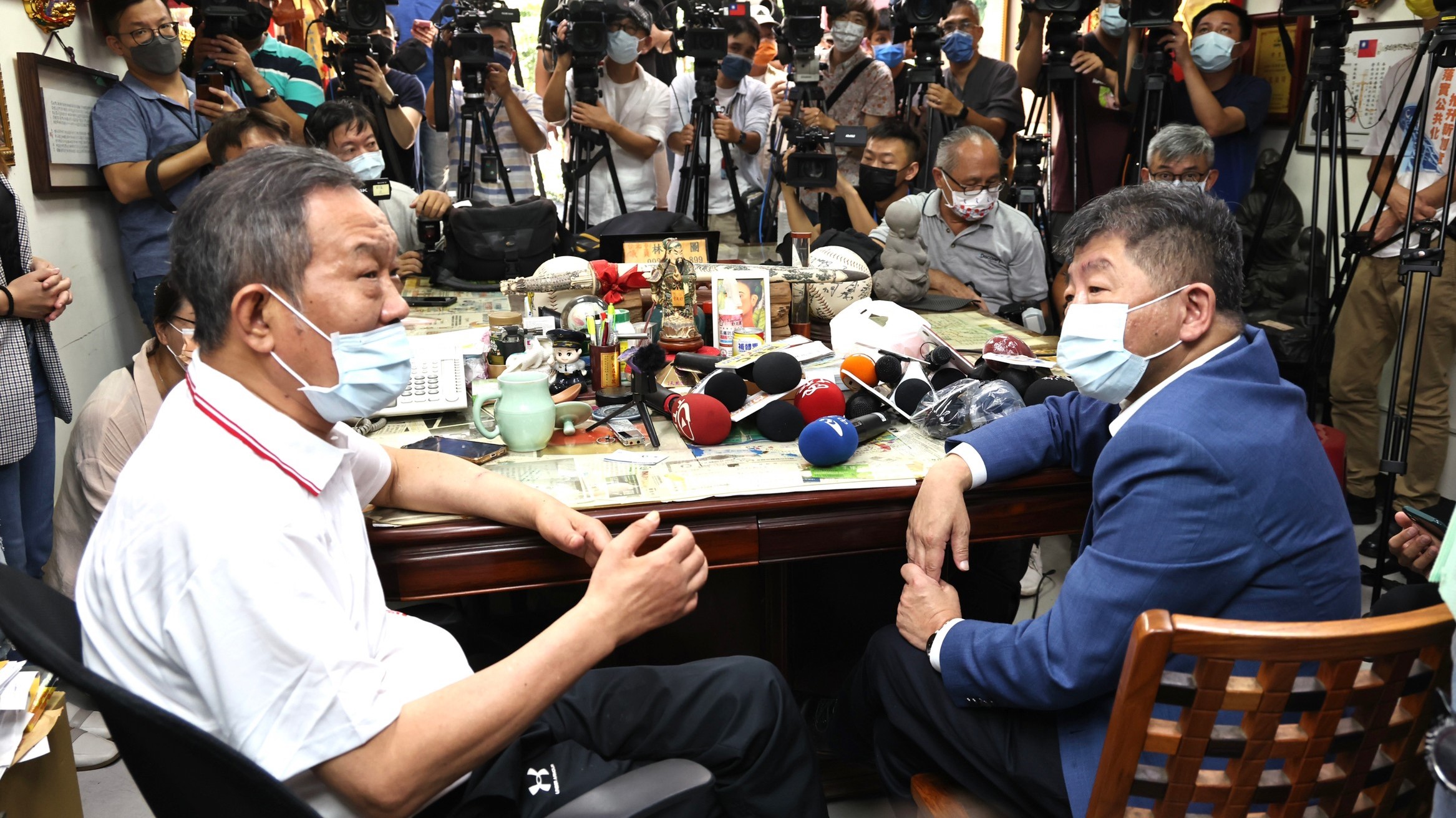 陳時中拜訪林瑞圖議員。林啟弘攝