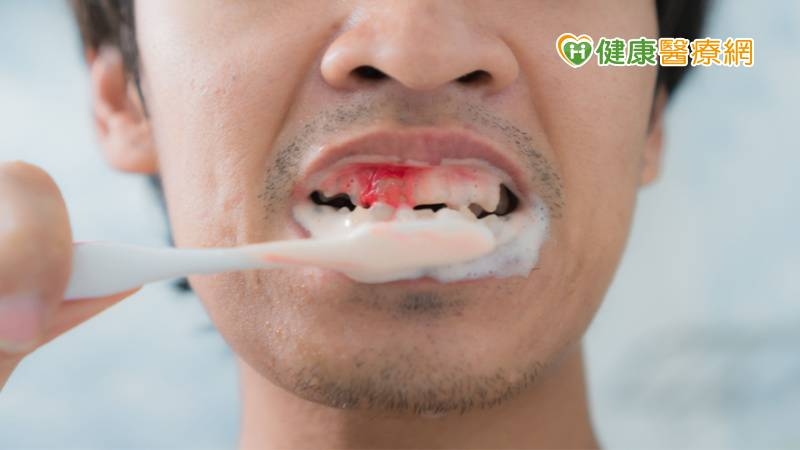 降低牙周病機率 你應該「這樣刷牙」才對!