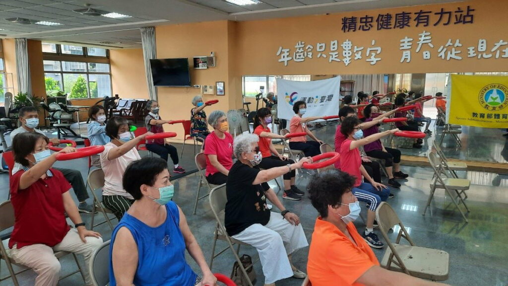 參加健身房訓練團體