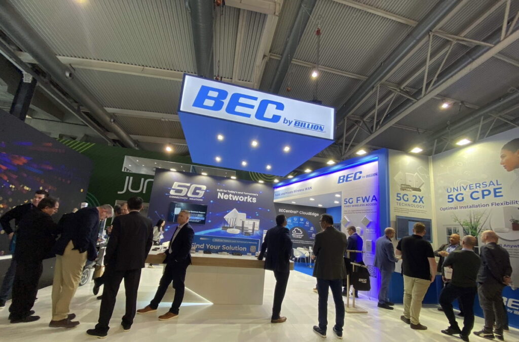 ▲盛達電業於2023 MWC 發表全新 5G FWA 室內及戶外系列產品。盛達/提供