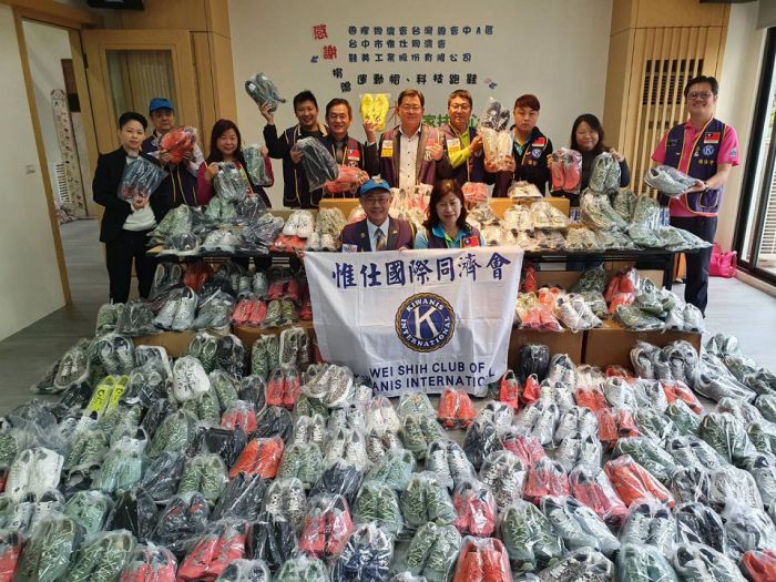 送愛到雲林家扶 惟仕同濟會贈親子科技跑鞋與排汗帽