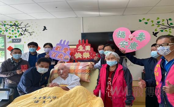 溫馨祝賀榮民人瑞張伯伯百歲嵩壽