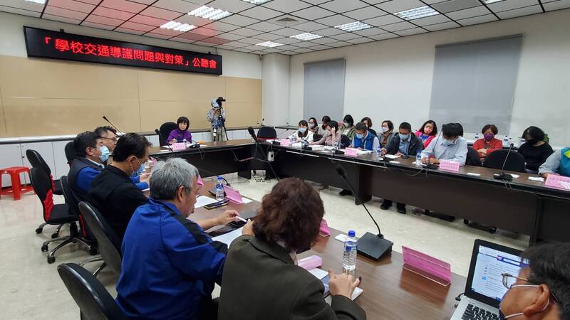 漾新聞|高市導護問題紛爭不斷 市議會辦公聽會求解套秘方 志工們首次暢所欲言