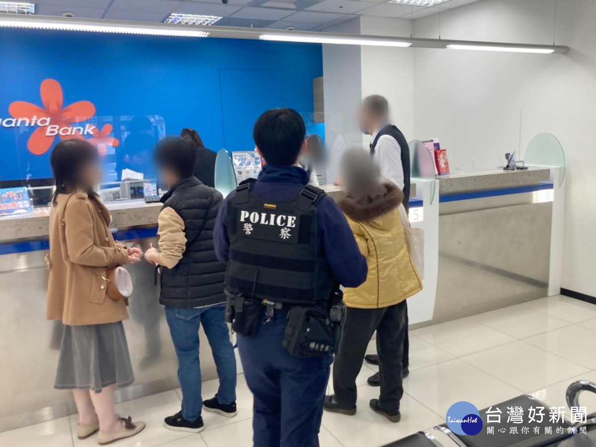八旬老嫗險遭詐,龜山暖警急勸阻。