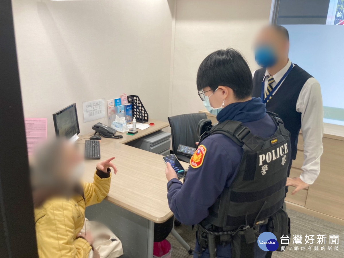 八旬老嫗險遭詐,龜山暖警急勸阻。