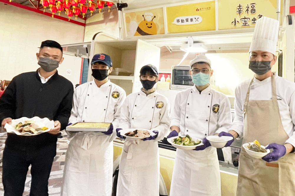 開放預約!高虹安:移動餐車供民眾健康飯菜 78 餐管系師生服務長者