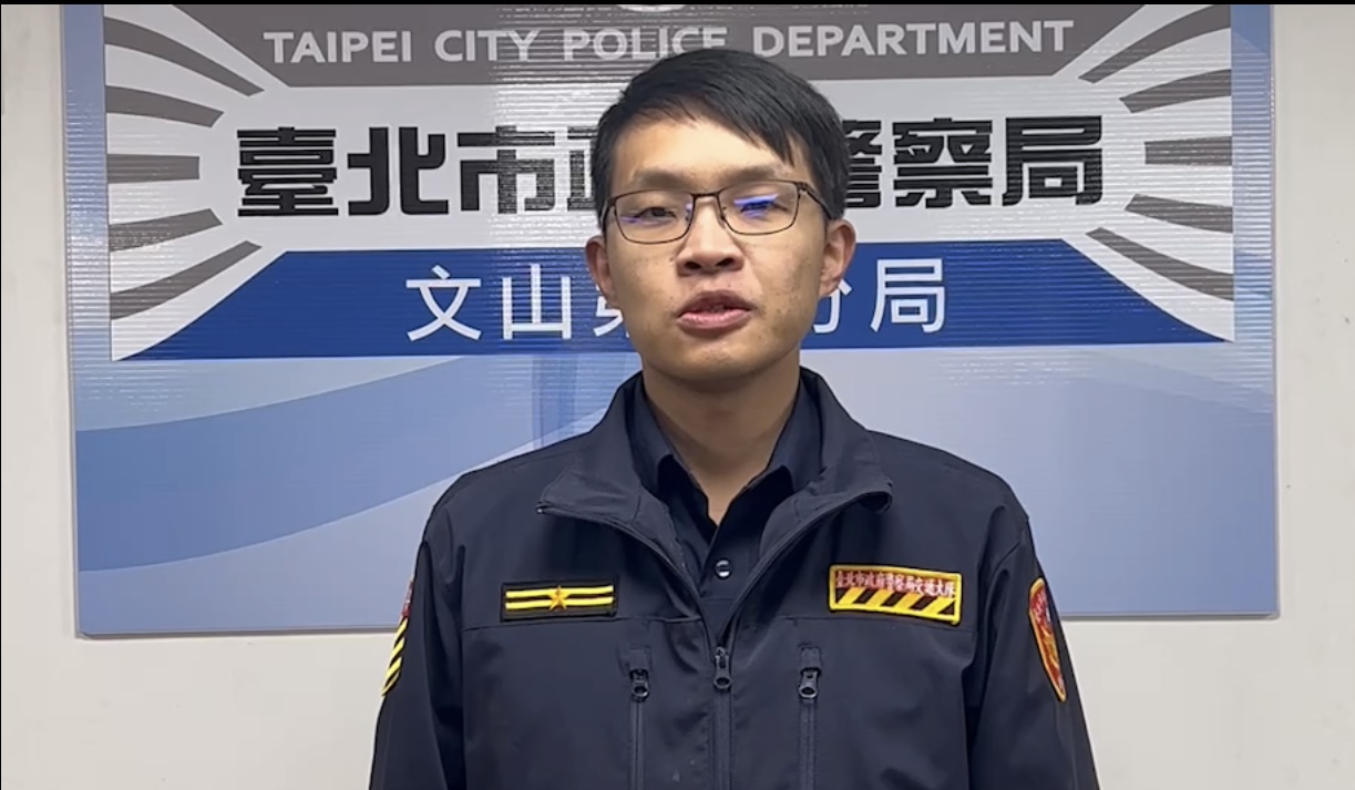 交通分隊分隊長張議瑋呼籲駕駛人切勿貪圖一時之快違反交通法規。(記者楊國域翻攝)