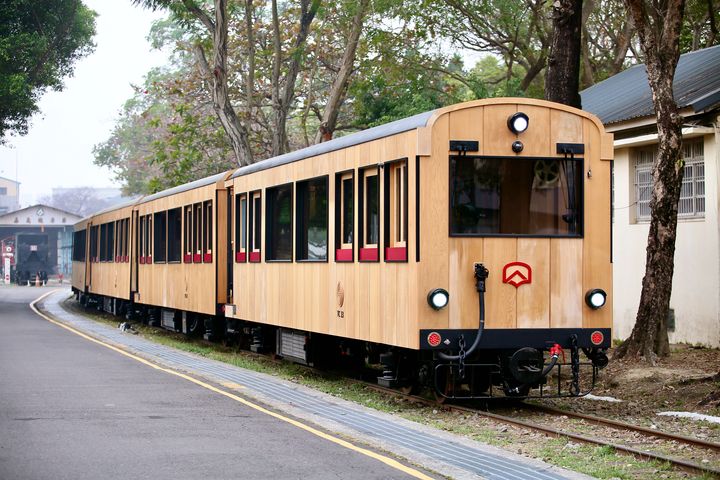 鳴笛出發！阿里山林鐵新世代高質感檜木車廂 「福森號」重磅登場 
