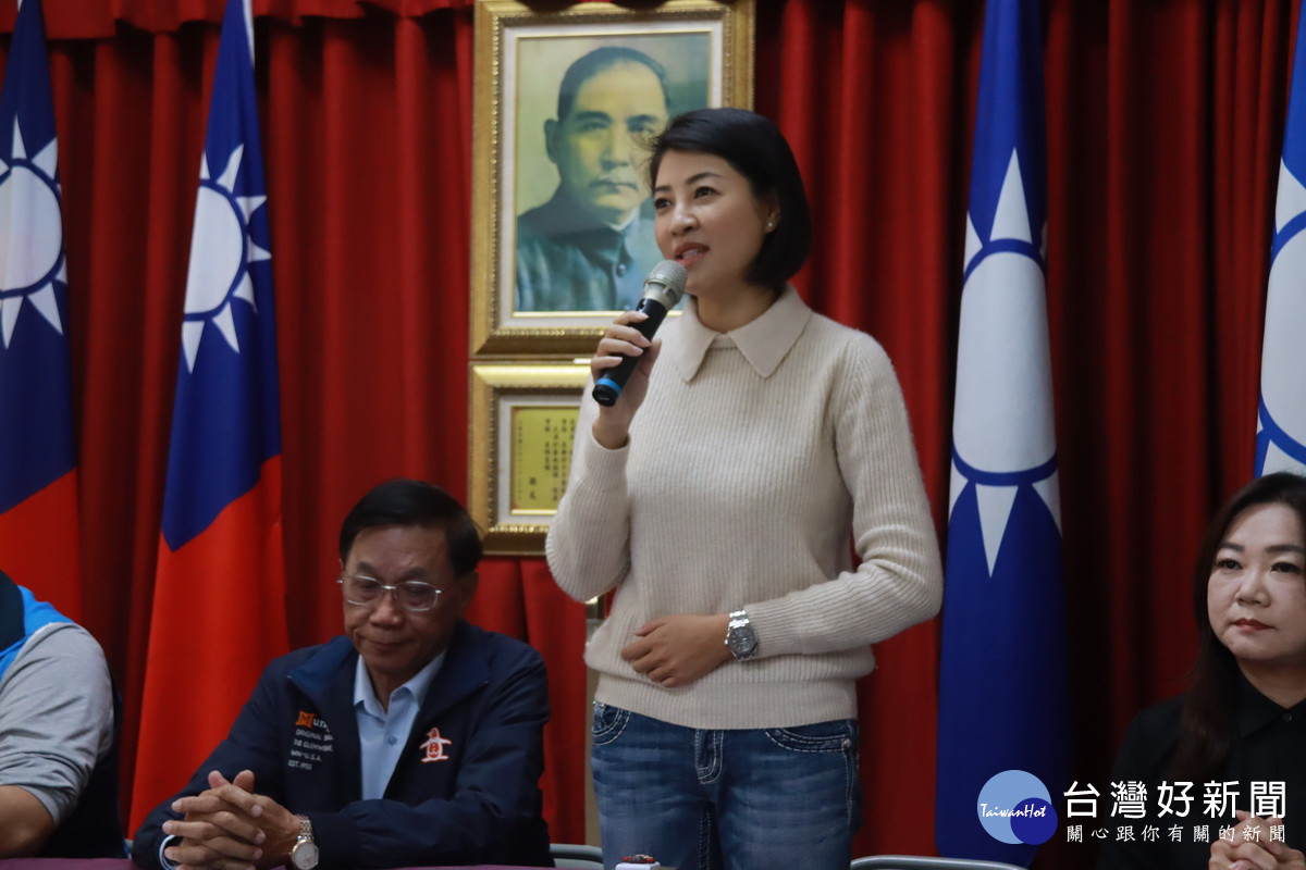 許淑華肯定林明溱不少政策的正確。(記者扶小萍攝)