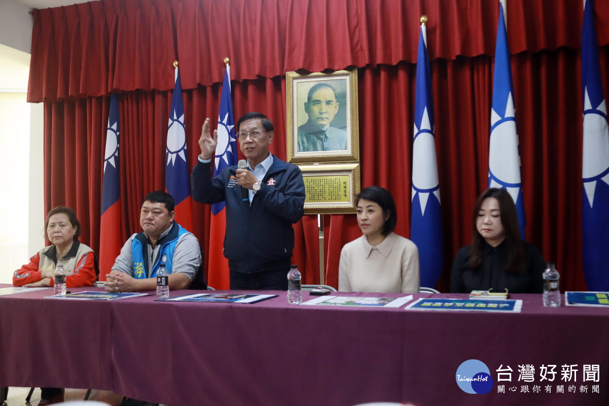 林明溱指出立委任內爭取諸多建設卻被抹黑說沒有建設。(記者扶小萍攝)
