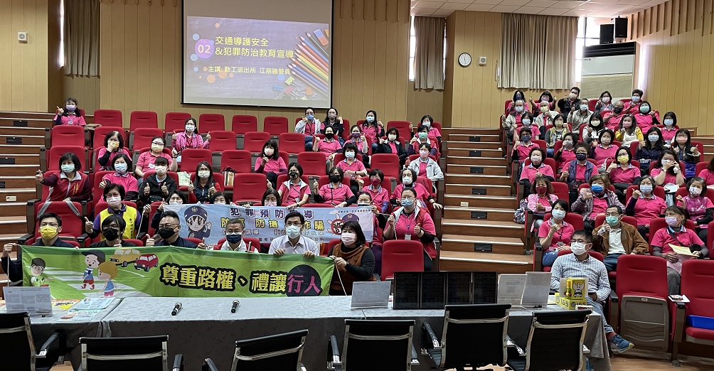 ▲ 中警三分局勤工派出所前往南區樹義國小舉辦交通導護安全及犯罪防治宣導 (圖/台中市警察局 提供)