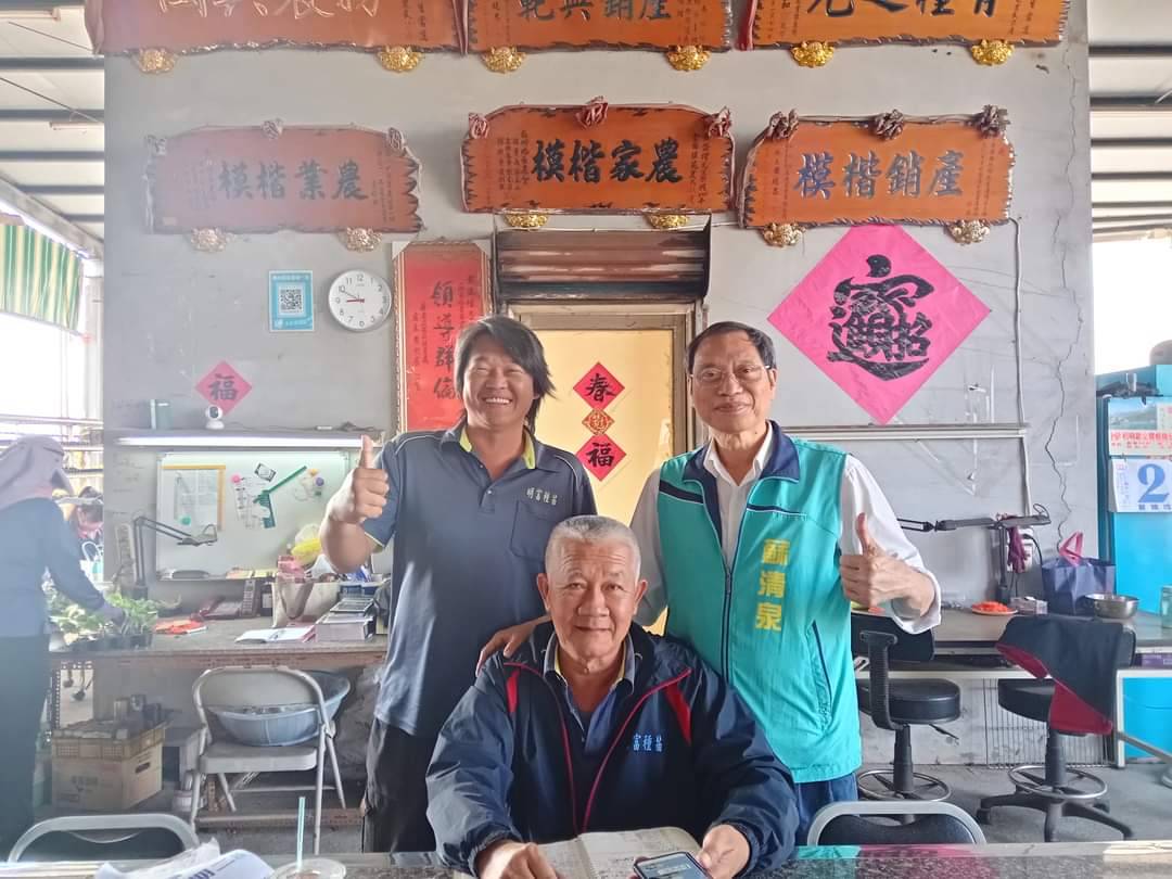 蘇清泉勤走基層 嘉許黃盛增推廣白玉苦瓜 蘇清泉勤走基層 嘉許黃盛增推廣白玉苦瓜