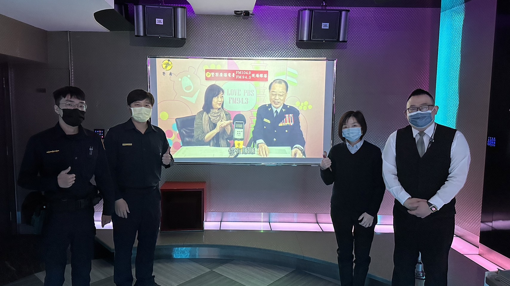 中市警六分局於臺中七期大螢幕特別推播「阿昭署長」防詐影片,大大提升民眾防詐意識。(圖/記者謝榮浤翻攝)