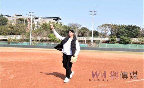 彰藝中畢業校友沙子宸回母校與學弟們交流球技分享棒球經驗
