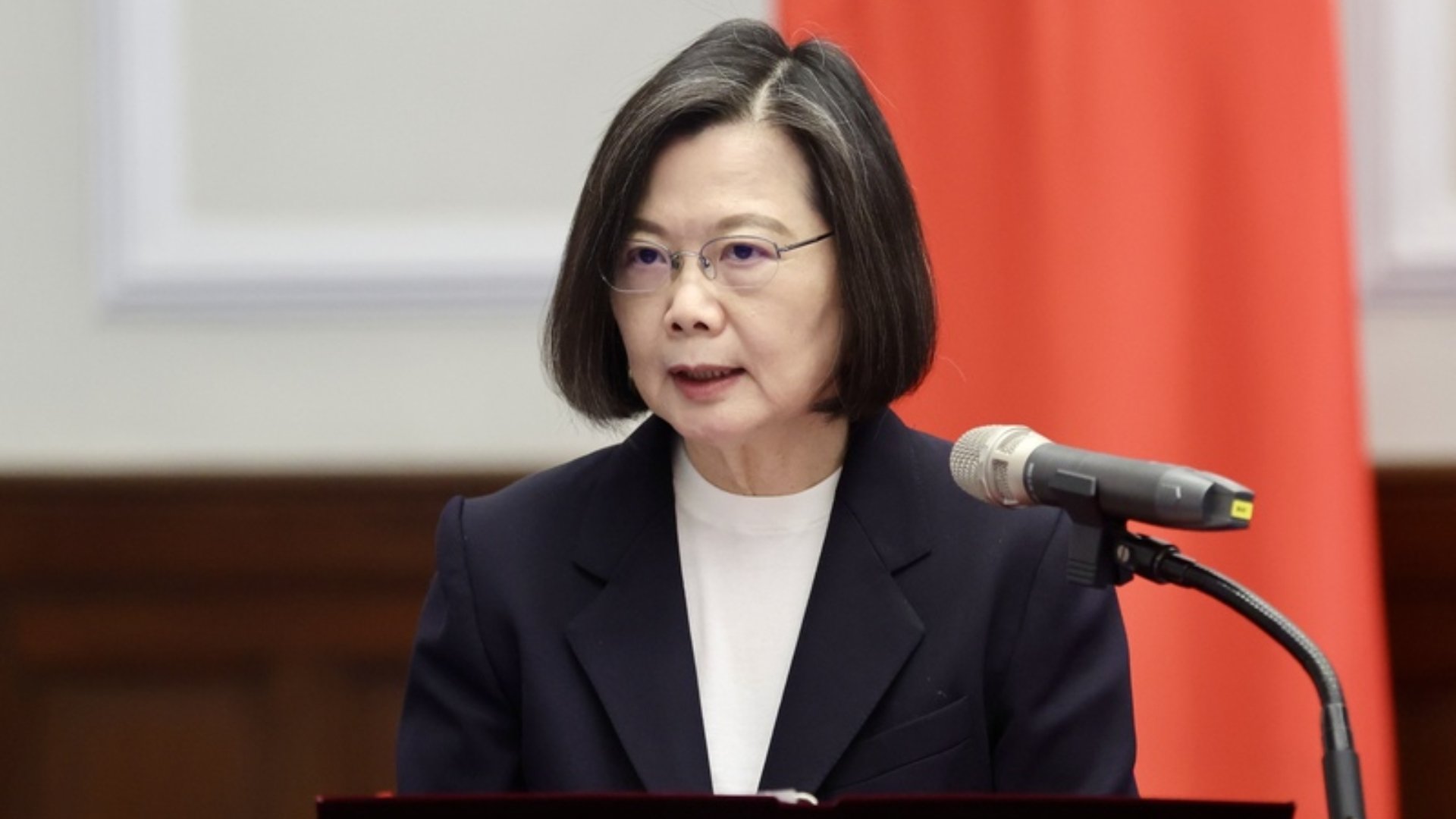 總統蔡英文3日深夜表示,「票投民進黨,孩子上戰場」,這完全不是事實,政府不會讓孩子上戰場。中央社