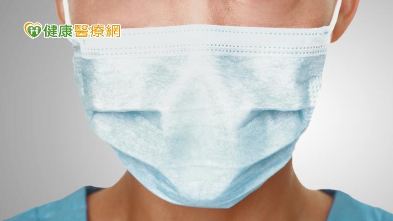 脫下口罩出遊 除了COVID-19,專家示警「這病毒」恐反撲!