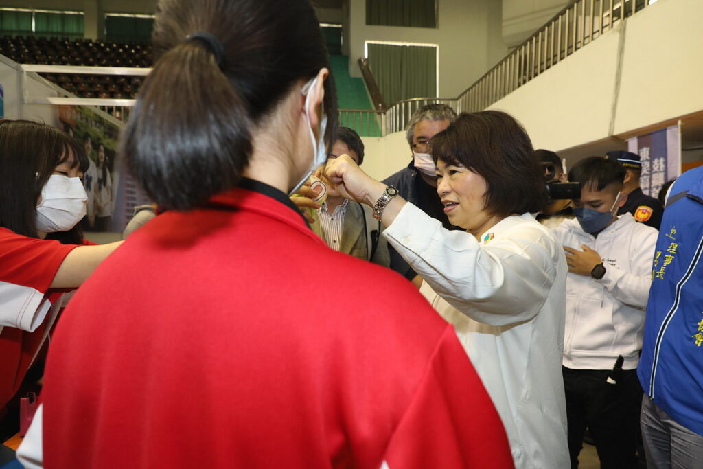 市長參觀攤位
